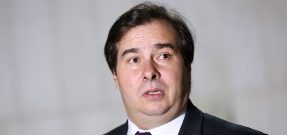 Rodrigo Maia defende que deputados só podem ser cassados por crimes dentro do mandato