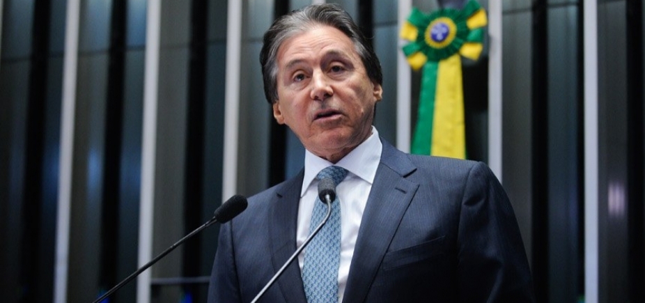 Presidente do Senado continua internado em São Paulo