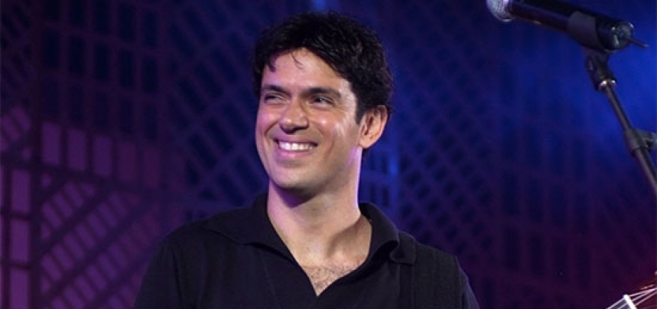 Jorge Vercillo faz show na véspera do Dia dos Namorados na Concha Acústica