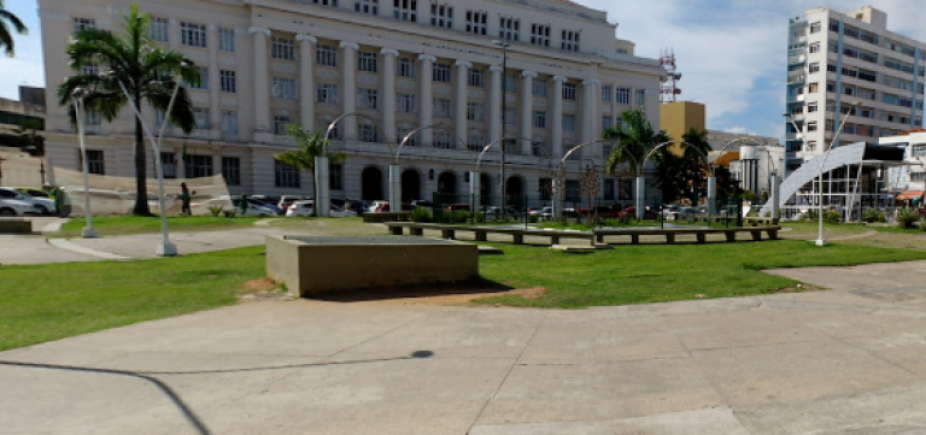 Homem é baleado no Campo da Pólvora e pede ajuda a pedestres