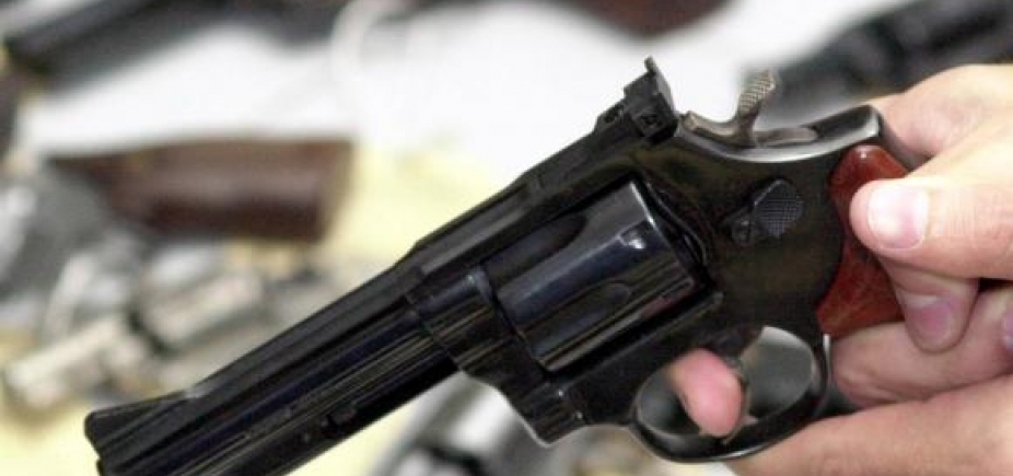 Jovem é morta a tiros pelo ex-namorado em Pindobaçu; suspeito foge