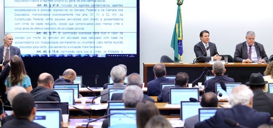Texto-base da reforma da Previdência é aprovado por comissão da Câmara