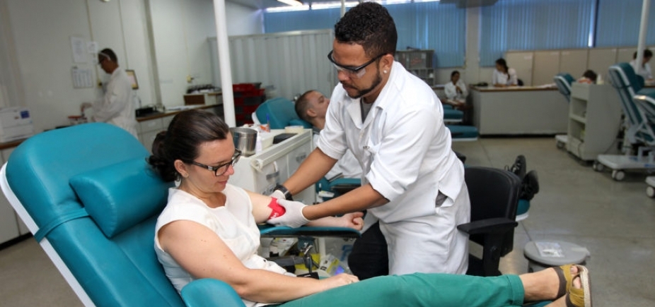 Hemoba oferece vacina contra febre amarela aos candidatos à doação de sangue