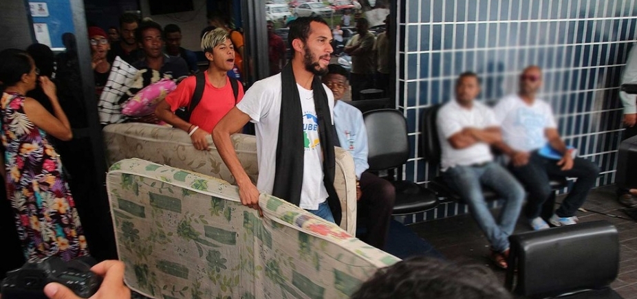 Após 14 dias, estudantes desocupam a Câmara de Vereadores de Camaçari