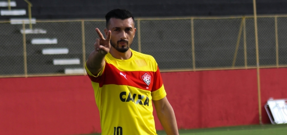 Dátolo abre mão de multa rescisória e se despede do Vitória
