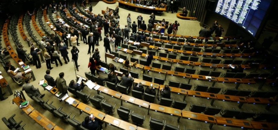 Fim de reeleição e mandato de cinco anos são analisados por Comissão