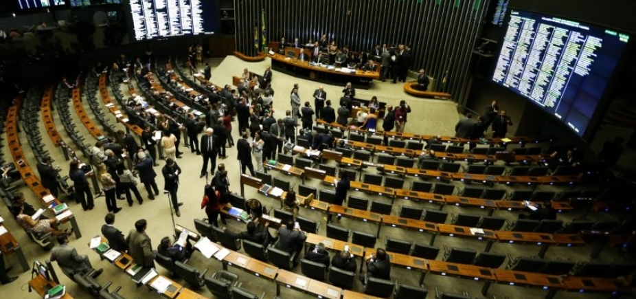Reforma da Previdência é uma medida para 'empurrar com a barriga', avalia economista