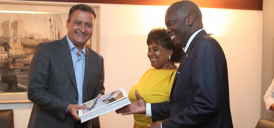 Rui anuncia parcerias em reunião com ministra da cultura de Angola