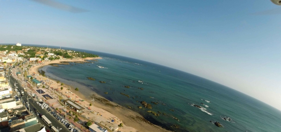 Homem morre após se afogar em praia de Piatã