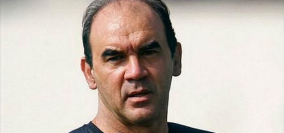 Ricardo Gomes está próximo de ser anunciado como novo técnico do Vitória, diz radialista