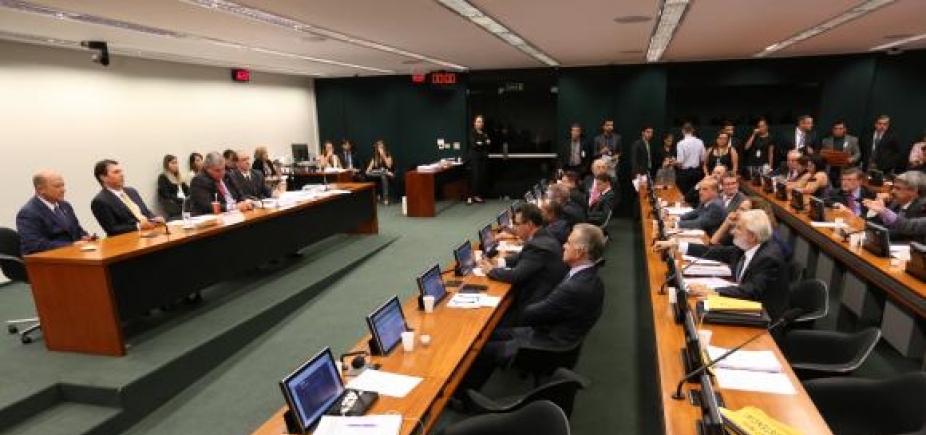 Votação de parecer da reforma da Previdência deve ser concluída nesta terça-feira
