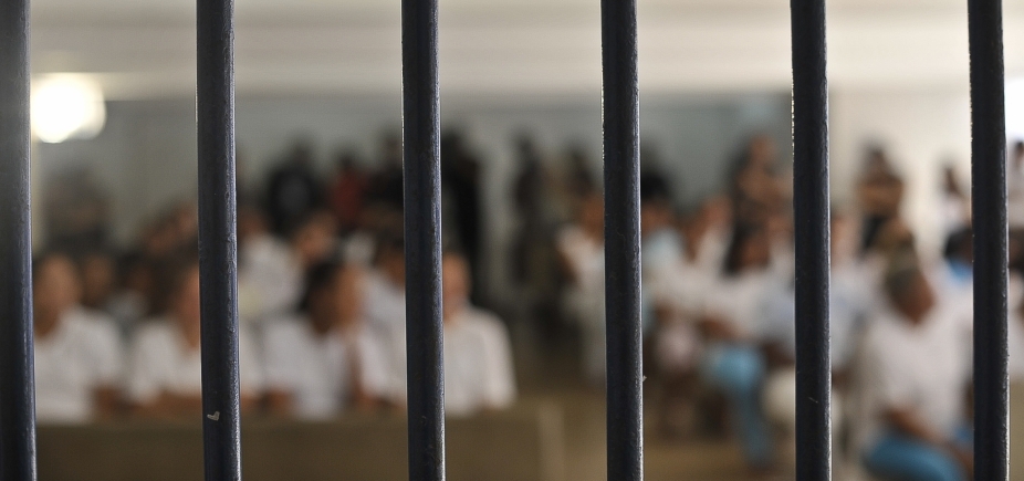 Crise no RJ: possível suspensão de \'quentinhas\' para presos provoca tensão no governo