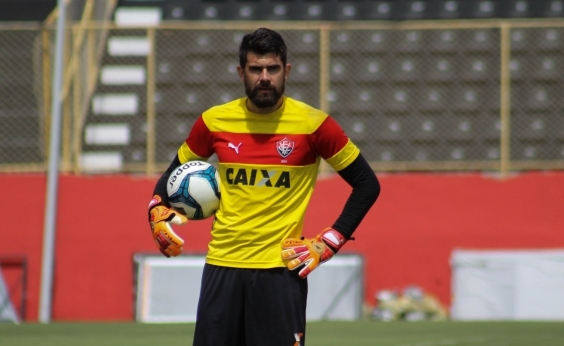 Fernando Miguel pede que diretoria do Vitória tenha \'segurança\' na escolha do novo técnico