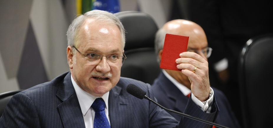Ministro Edson Fachin retira sigilo de delações de João Santana e Mônica Moura