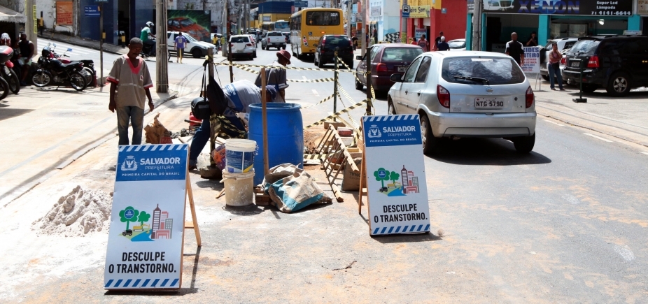 Reparo em rede de esgoto na rua Djalma Dutra é concluído e via é liberada