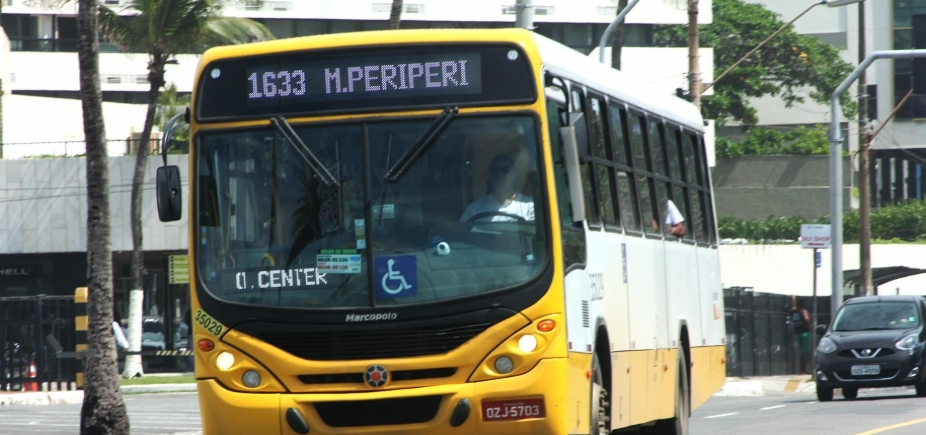 Ônibus começam a sair de garagens após assembleia de rodoviários