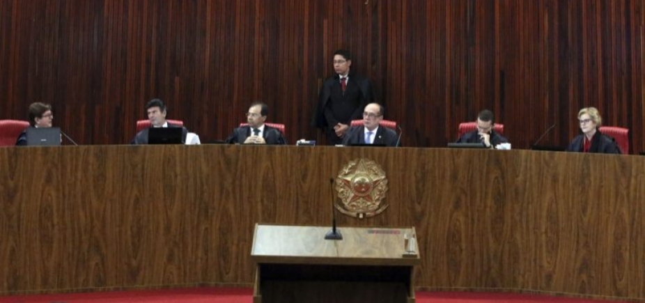 TSE decide que julgamento da chapa Dilma-Temer seja retomado em junho