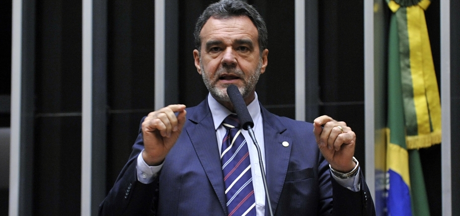 Daniel Almeida diz que impeachment de Temer seria demorado e diz: \'Único caminho é a renúncia\'