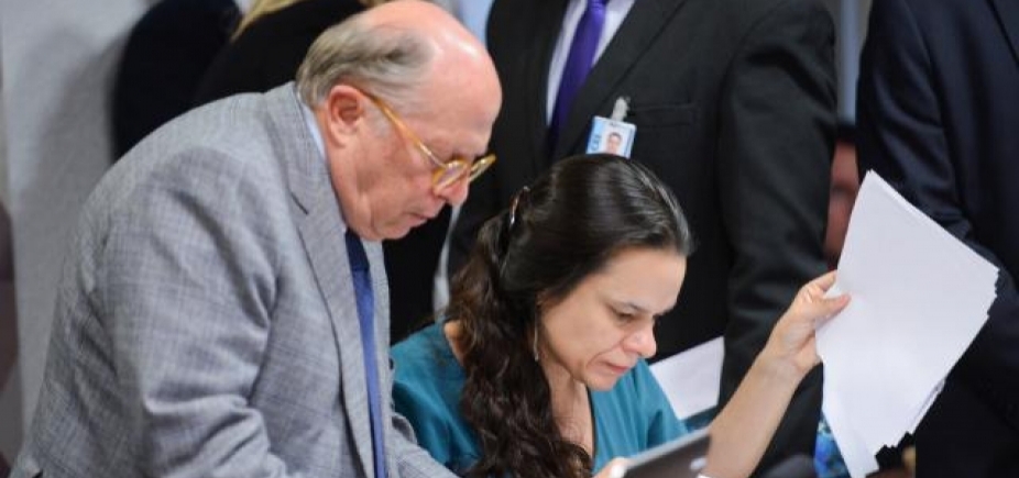 Autores do pedido de impeachment de Dilma cobram saída de Temer
