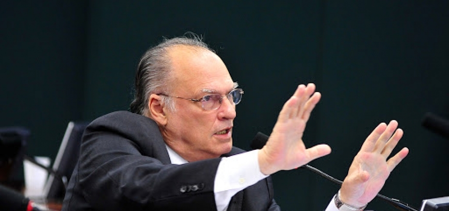 Mais um: Roberto Freire decide deixar o Ministério da Cultura