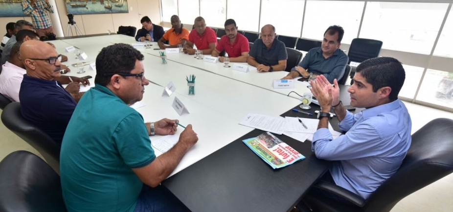 ACM Neto participa de reunião com rodoviários e assegura permanência de cobradores