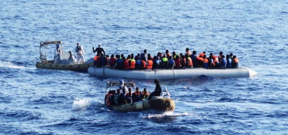 Embarcação naufraga e deixa pelo menos 20 mortos no Mar Mediterrâneo 