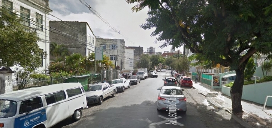 Em tentativa de assalto, bandidos trocam tiros com a PM e deixam R$ 8 mil para trás