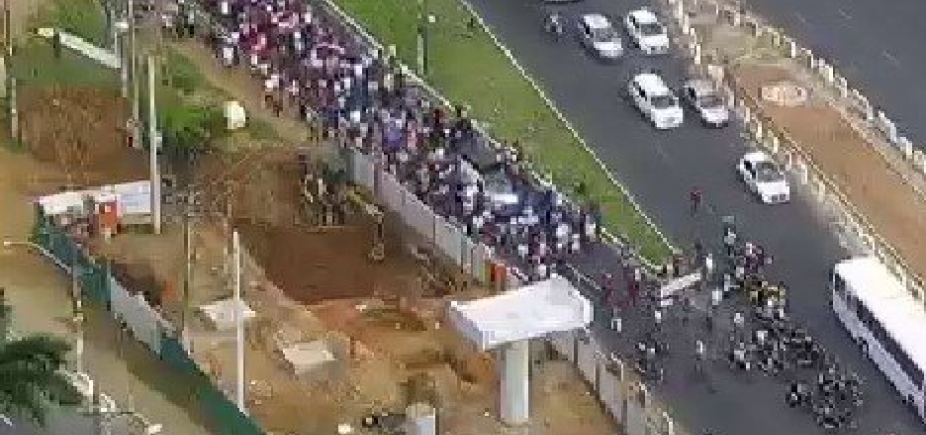 Manifestação de vigilantes deixa trânsito lento na Av. Tancredo Neves