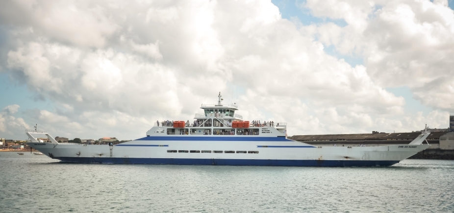 Saídas do ferry-boat acontecem a cada uma hora