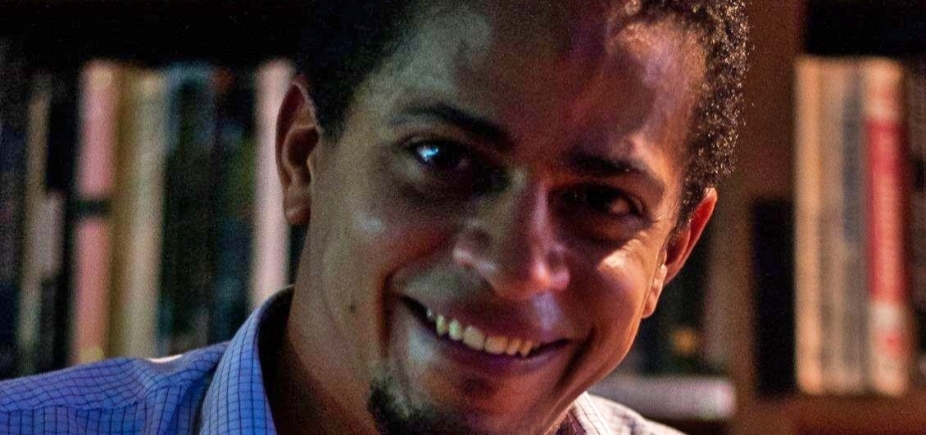 Curtiu? Poeta lança manual bem-humorado de etiqueta no Facebook