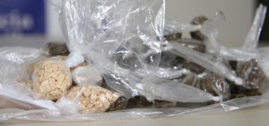 Cinco suspeitos de tráfico são presos com 375 pedras de crack em Sussuarana