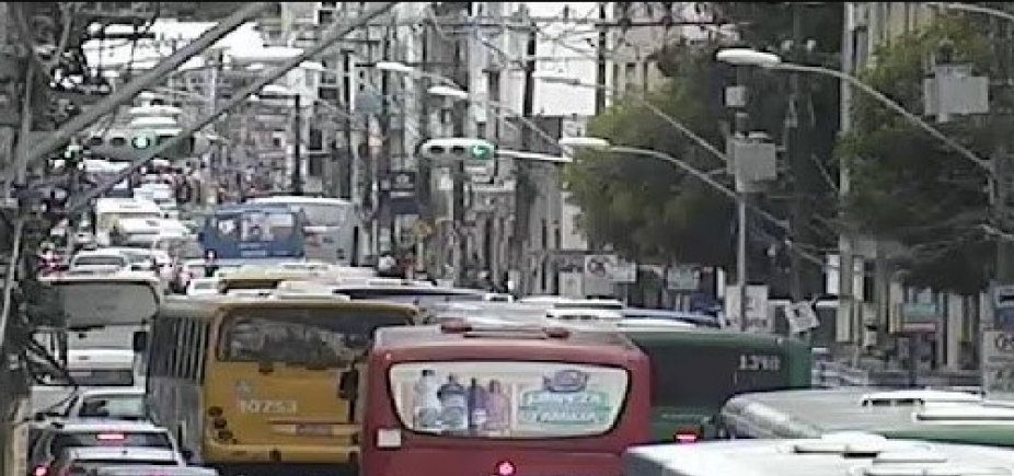 Caminhada dos vigilantes trava o trânsito na região da Carlos Gomes