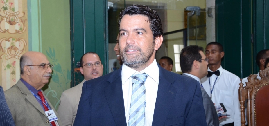 \'É hora de deixar as vaidades de lado\', diz vereador sobre crise no Vitória