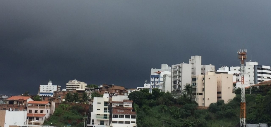 Tempo nublado e chuva devem continuar durante o final de semana