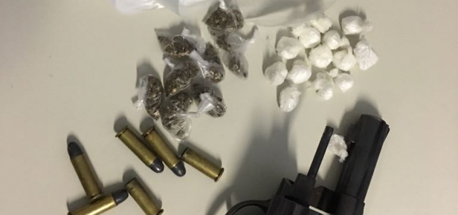 Suspeito morre em ação policial que apreendeu drogas e armas