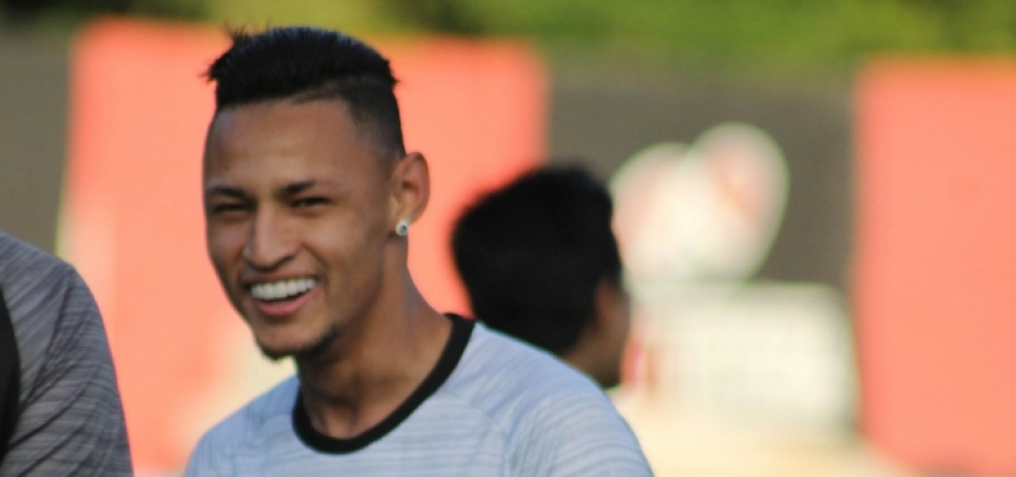 Atacante do Vitória é regularizado e pode fazer estreia contra o Fluminense