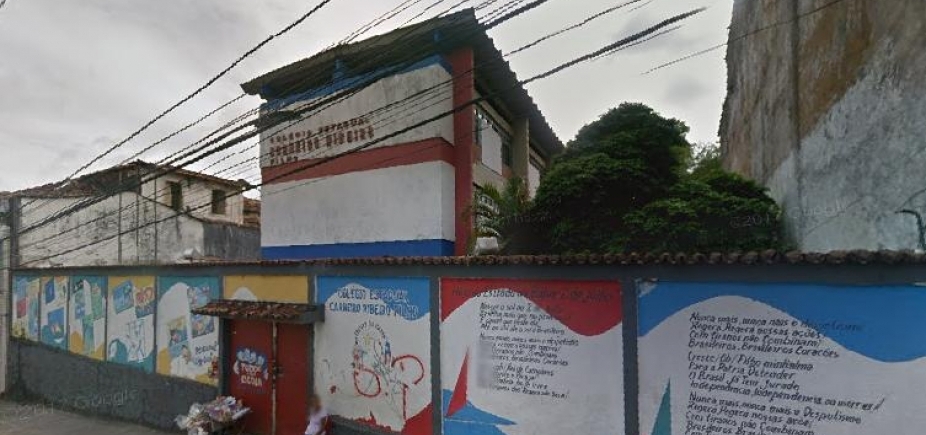 Reparos em casarão se iniciam para que aulas em escola na Soledade sejam retomadas