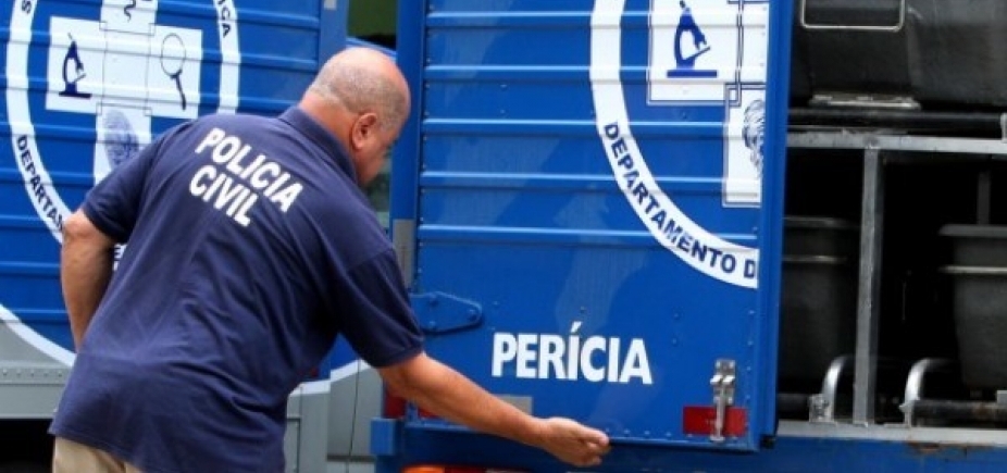 Casal é achado morto a facadas dentro de casa e ex-companheiro de vítima é preso