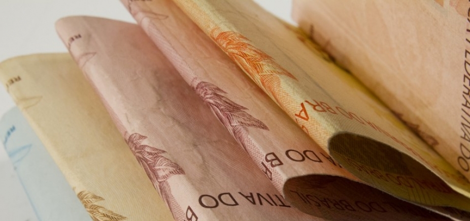 Grupo explode cofre de banco e leva dinheiro de agência no município de Iuiú