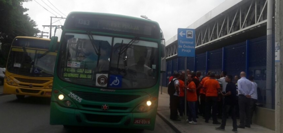 Rodoviários fecham parcialmente Estação Pirajá pedindo melhor estrutura
