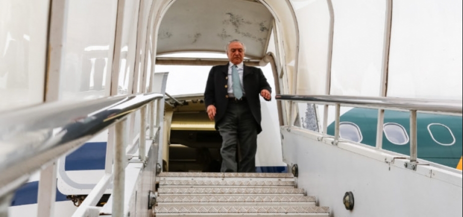 Temer volta atrás e muda versão sobre suposta viagem em jato de Joesley Batista