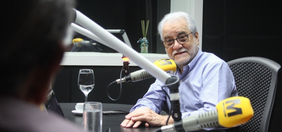 Emiliano José fala da carreira na comunicação: \'Minha maior alegria é ser chamado de professor\'