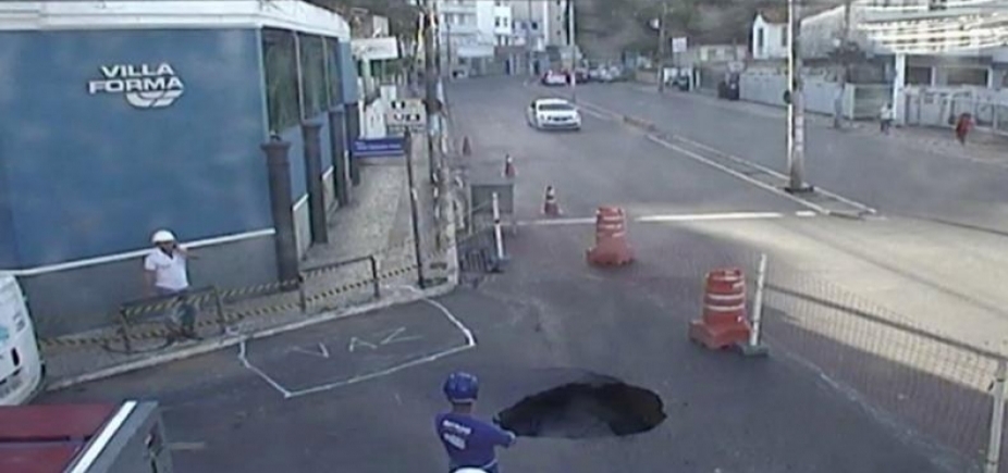 Rua do Rio Vermelho é interditada para reparação de tubulação