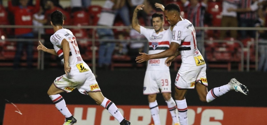 Vitória perde para o São Paulo por 2 a 0 e assume a lanterna da Série A