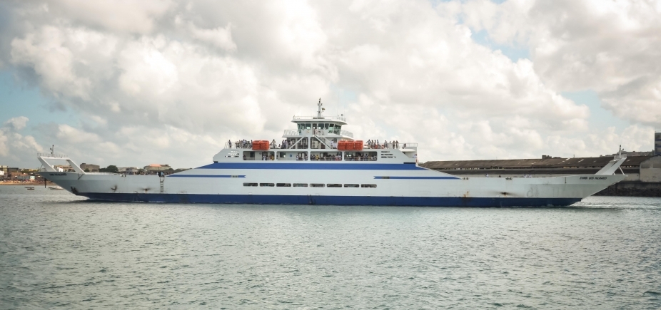 Ferry-Boat tem saída a cada uma hora neste sábado