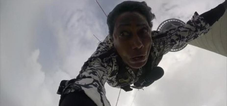 Corajosa! Glória Maria pula de maior bungee jump do mundo e viraliza nas redes sociais; vídeo 