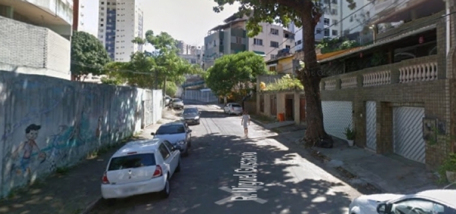 Bandidos invadem pizzaria e roubam clientes em Brotas 