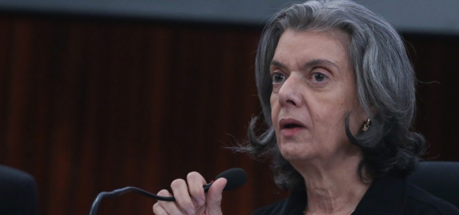 Cármen Lúcia diz que não \'há o que questionar\' na negativa de Temer sobre Abin