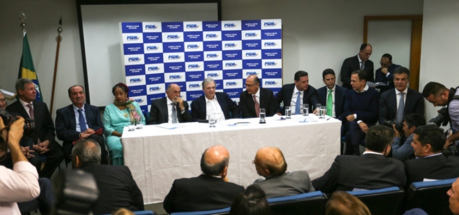 Temendo prejudicar reformas, PSDB diz que vai continuar no governo Temer