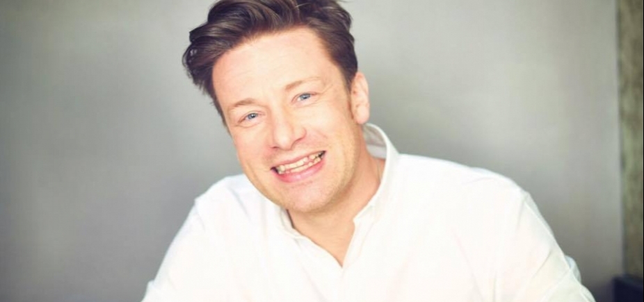 Famoso chef inglês abre restaurante para 100 famílias afetadas por incêndio em Londres